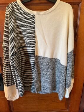 Colorblock Crewneck Sweater - Cream & Black